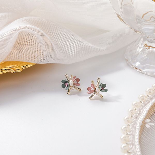 

2020 new arrival dominated fine crystal women fashion stud earrings sweet multicolor metal flowers pearl earrings, Golden;silver