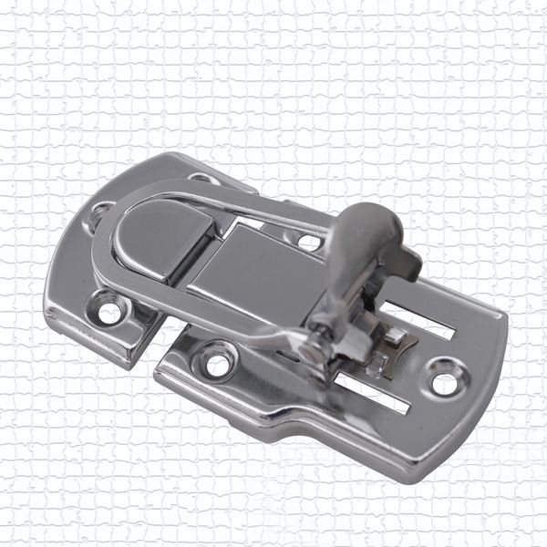 Parte hardware della serratura della cassa in legno con chiusura a scatto in metallo tipo 6401 con fibbia in lega di alluminio