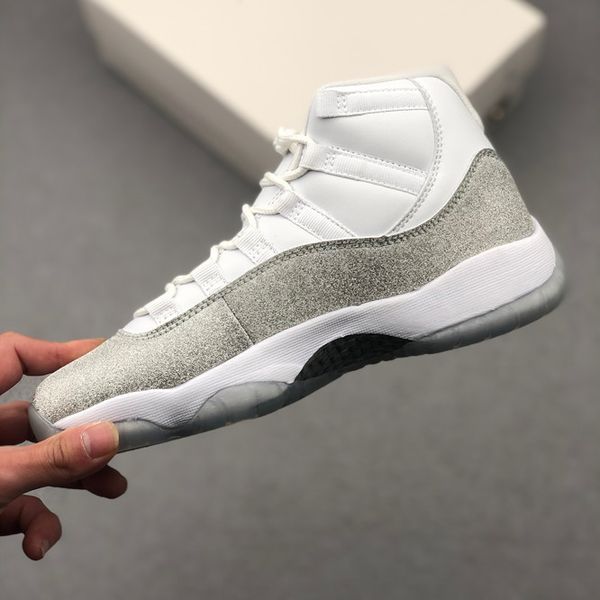 

schoenen heren jumpman 11 white metallic silver (w) ar0715 100 white metallic silver vast grey 36-45, White;red