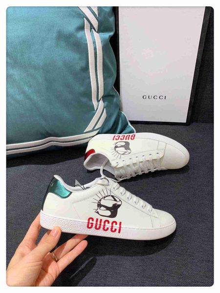 

size 35-44, with original box, low-flat ace letter graffiti sneakers, r brand casual sneakers stylish flat-bottomed comfortss