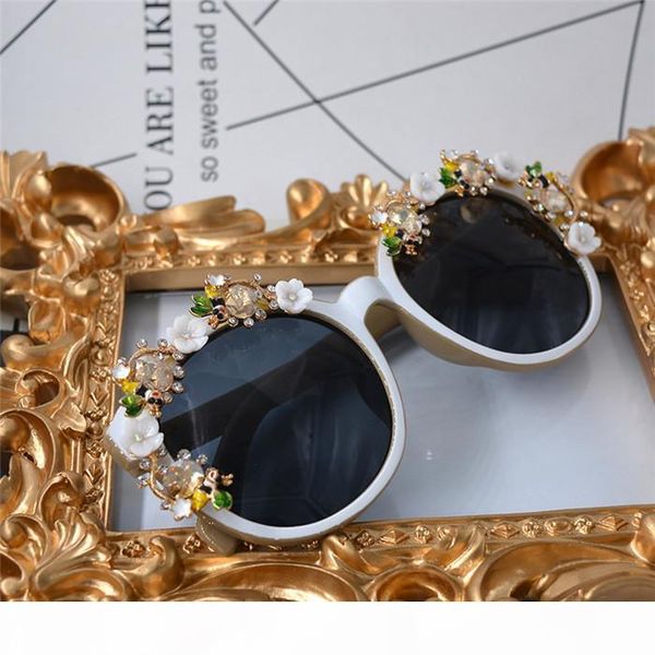 

новый индивидуальный темперамент шоу вебов-знаменитость металл выдолбленного цветка чрезвычайно солнцезащитные очки солнцезащитных очков жен, White;black