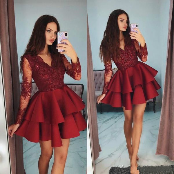 

Burgundy V Neck Homecoming Dresses Stylish Tiered Long Sleeve Beaded Lace Applique Short Prom Dress Lovely Fashion Celebrity Cocktail Dress