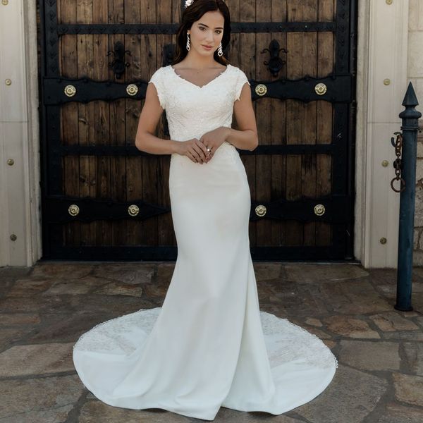 2020 New Elegante Lace suave cetim sereia vestidos de casamento modesto, com mangas V Neck Fit Simples e alargamento LDS vestidos de noiva Venda
