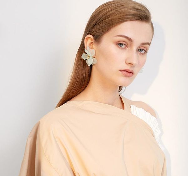 

retro exaggerated fashion frosted large flowers metal flower fresh temperament earrings female01, Golden;silver