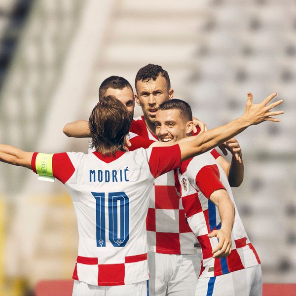 

2020 хорватия футбола джерси нация команды # 10 модрича # 4 perisic 20/21 мужчин домой красные прочь черный футбол рубашка футбол униформа, Black;yellow