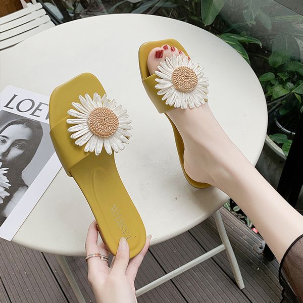 

outer wear little fairy fresh sandals and slippers female 2020 new summer little zou ju seaside beach flat bottom slippers, Black