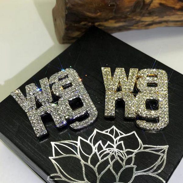 

bling bling rhinestone письмо брошь серебро золото женщины кристалл письмо брошь костюм pin отворотом бижутерия аксессуары, Gray