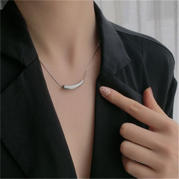 

aomu 2020 new design simple three-dimensional small chili clavicle chain irregular silver color necklace for women party jewelry
