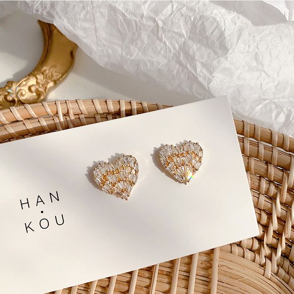 Forma japonês e coreano Temperamento Coração Versátil Brincos Simples Personalidade incrustadas de diamantes brincos amor feminino jóias por atacado
