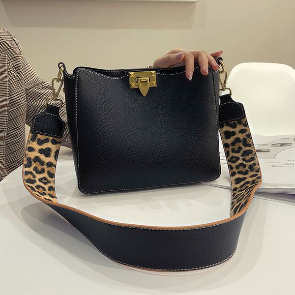 

сумки нового женских корейской моды сумка leopard сращивание леди плечо сумка ковш