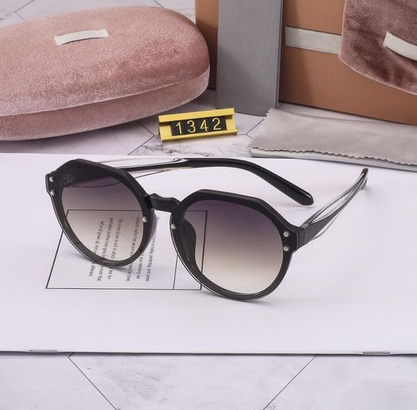 

новые прибытия женщина солнцезащитные очки мода goggle женщин солнцезащитные очки модель 1342 солнцезащитные очки uv400 6 цвет превосходное, White;black