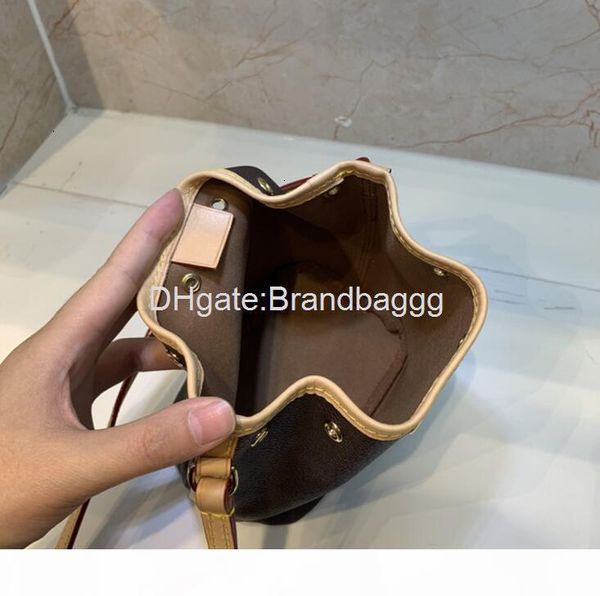 

2020 designer's old flower bucket bag mini leather messenger small bag european and american fashion women's bag