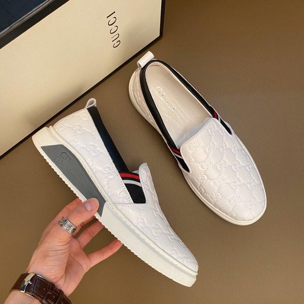 

product details the driving shoes made of heat-embossed signature leather can produce clear prints with strong texture3