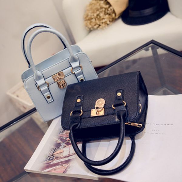 

2020 lovely lady with single shoulder simple and elegant messenger bag distinctive handbag elegant round lock handbag