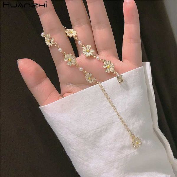 

huanzhi 2020 summer new japan sweet enamel glaze daisy flower imitation pearls adjustable bracelet for women girls jewelry, Black