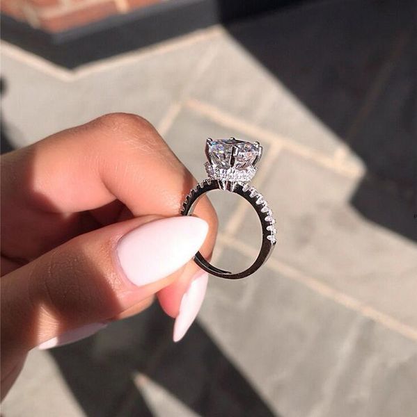 

new luxury jewelry 925 sterling silver round cut 8mm white z eternity party women wedding band crown diamond ring for lovers' gift, Slivery;golden