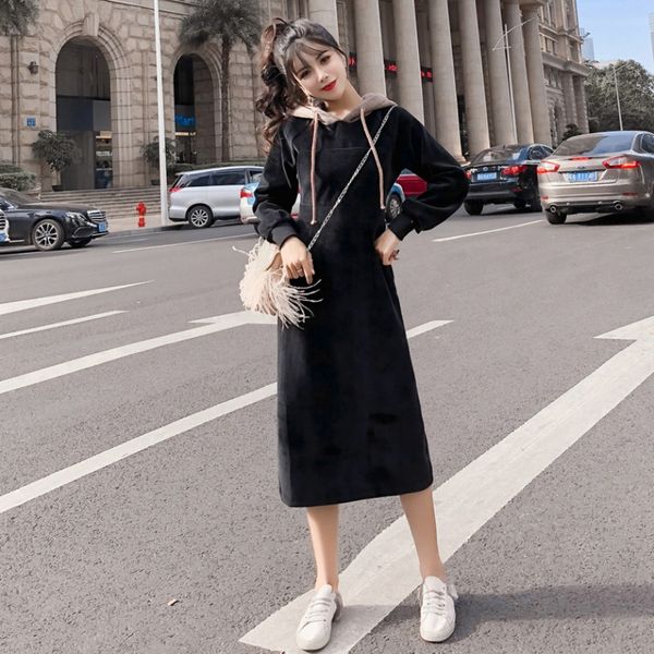 

женщины dressis2020 new hong kong-style vintage литерных вышитые silver fox velvet проложенный теплый свитер с капюшоном midi платье для жен, White;black