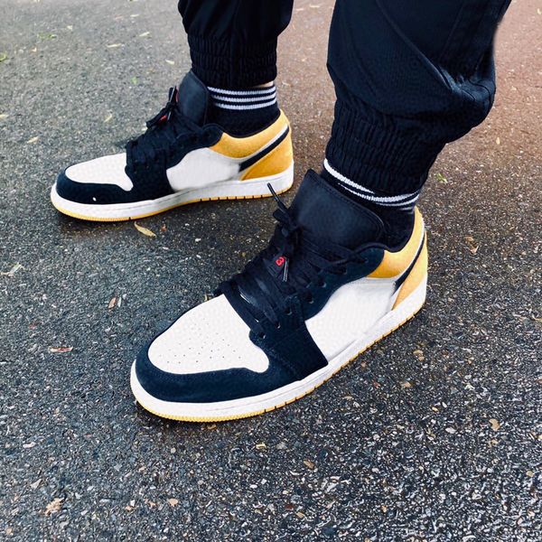 

jumpman 1 low sail gold black 553558 127 парус gym red золото большой размер обуви кеды мужские ботинки женщины дизайнер кроссовки schoenen, White;red