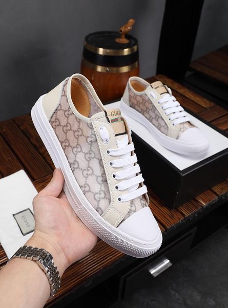 

2021 limited edition letter leather men 's casual shoes ,fashion breathable sneakers ,versatile low -shoes ,original box packaging, Black
