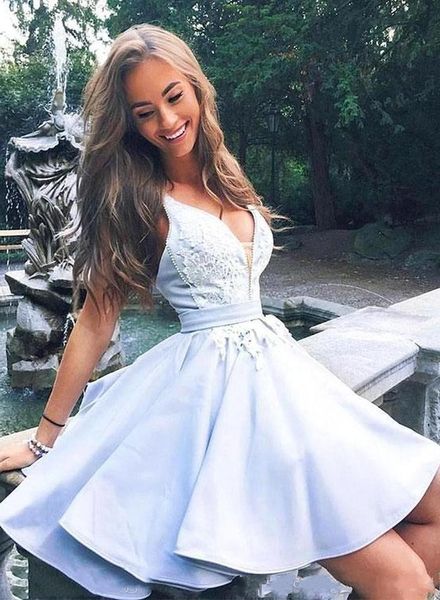 

New Cute Light Sky Blue Graduation Homecoming Sexy Dress V Neck Lace Applique Ruffles Short Prom Dress Cocktail Party Gowns Custom Made