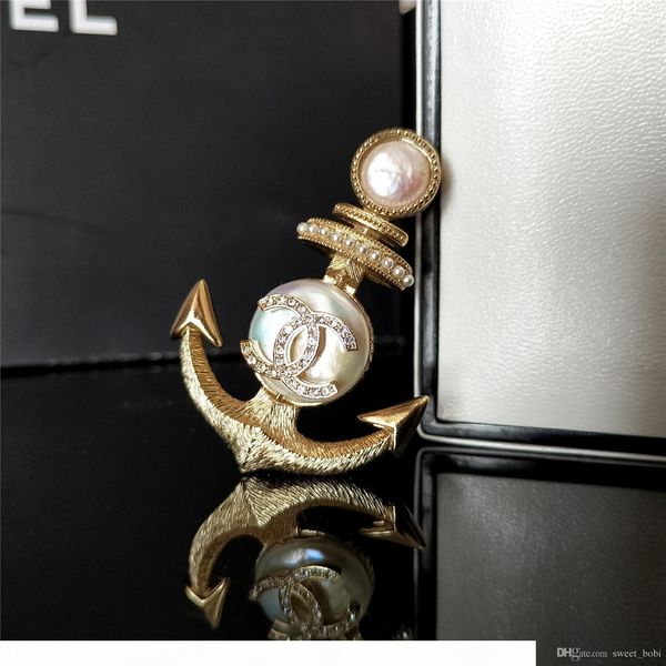 

2020 warm winter new listing classic naval sailboat anchor brooch natural baroque pearl brass material retro high-quality brooch female, Gray