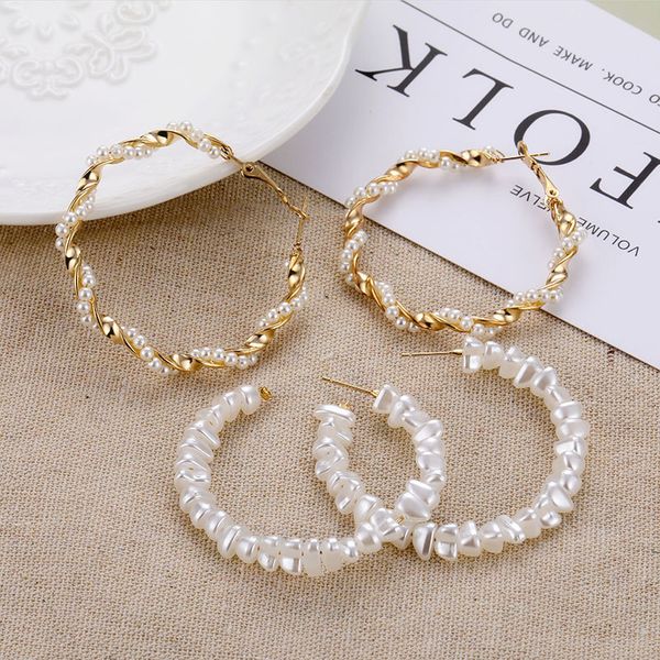 Mode Runde Twisted Weiße Imitation Perle Ohrringe Gold Große Geometrische Unregelmäßige Perle Stud Ohrringe für Frauen Hochzeit Schmuck