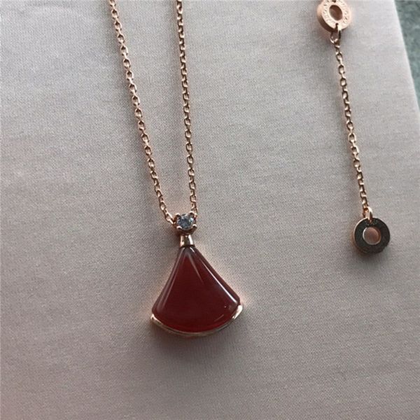 

2020 new women's 925 sterling silver small fan skirt small crowd high sense clavicle chain shell fan necklace women's fashion net
