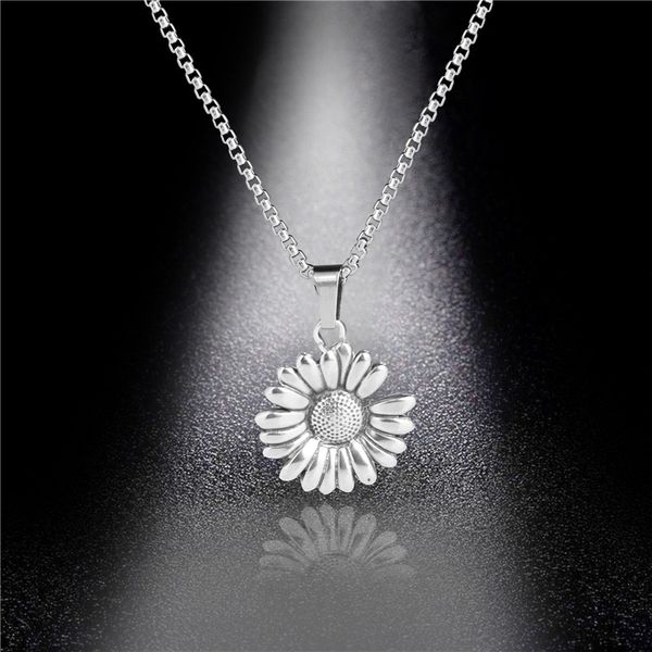 

daisy necklace, Silver