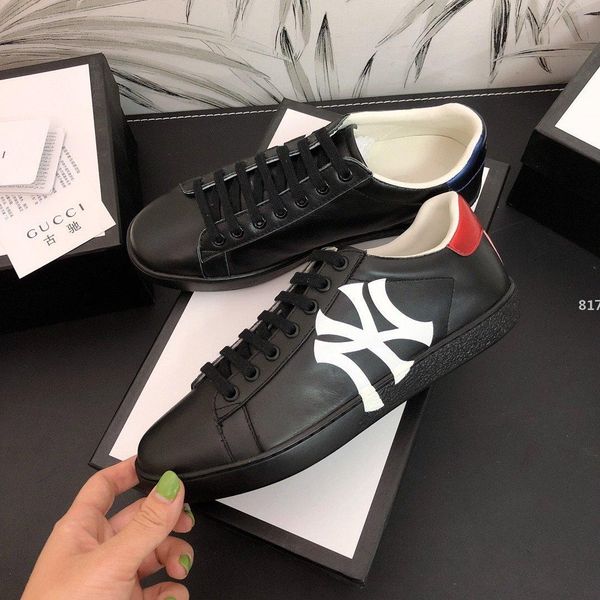 

luxury fashion black printed flat genuine leather with box and dusty bag flat ing