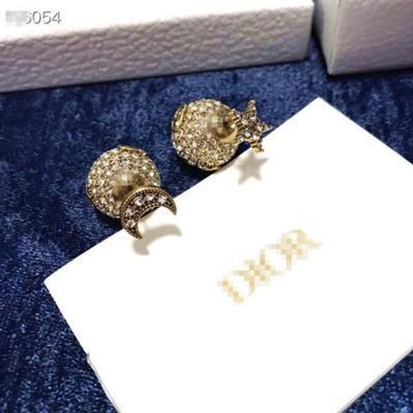 

D family/Di family 2019 Classic Star Moon letter earrings temperament super simple personalized earrings female