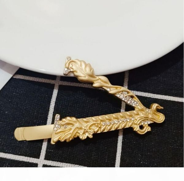 

trend 2020 new yang mi with the same paragraph brooch pin coat clothes wild models european and american fashion chest accessories personali, Gray