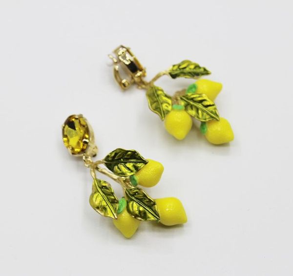 

2017 new catwalk section baroque earrings lemon leaves large circle temperament retro big earrings01, Golden;silver