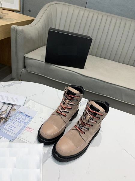 

martin's casual ankle boot, complex vamp stitching, original cloth with ox velvet toe and waxed leather vintage trend, Black