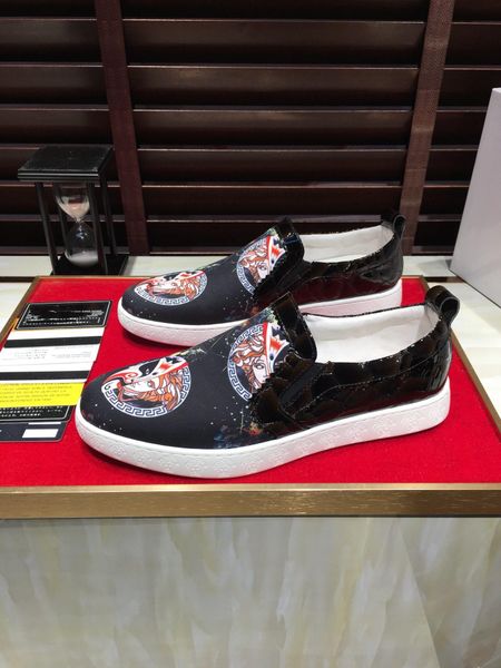 

2021r custom style tide brand men 's casual sports shoes ,fashion wild flat shoes ,delivery full set of original shoe box ,size 38 -45, Black