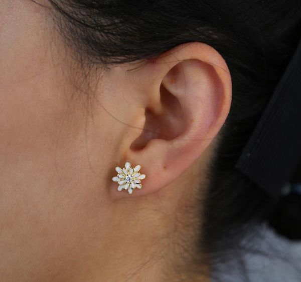 

new classic flower stud earrings simple white enamel &cz mum earring fashion jewelry women ear stud accessories drop01, Golden;silver