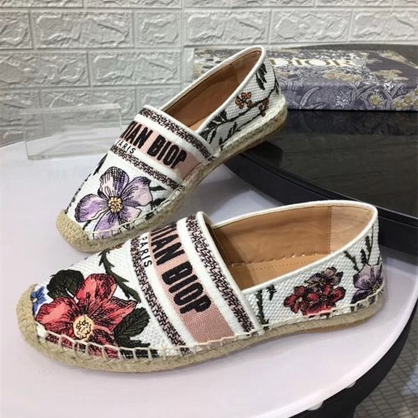 

2020 design luxury ladies sandals beach slippers summer waterproof non-slip fashionable flat slippers size 34-40, Black;grey
