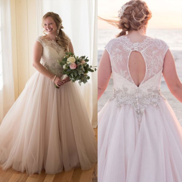 Abiti da sposa romantici in tulle da spiaggia lunga Una linea Sexy buco della serratura sul retro Applique in pizzo Perline Abito da sposa taglie forti Abito da sposa country su misura