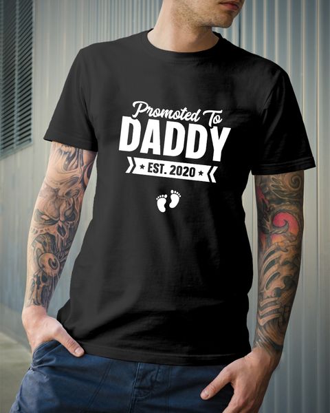 

mens promoted to daddy est. 2020 baby gift for new daddy t-shirt funny tee for new fathers announcement shirt men's t-shirt