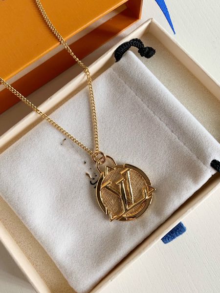 

lou is vui tton designer jewelry hip hop designer necklace butterfly iced out pendant mens 14k gold chains initial letter p16, Silver