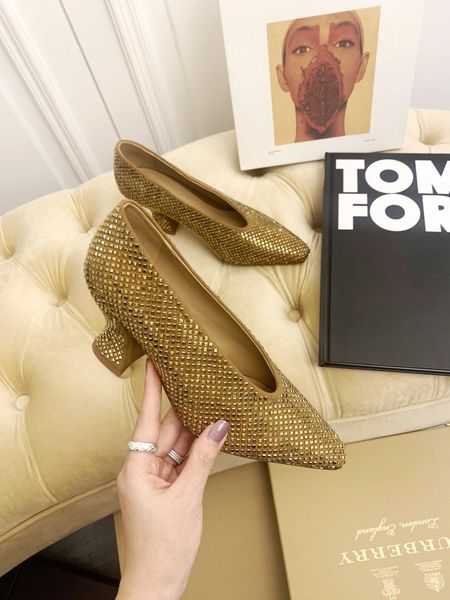 

2020 new wedding brand shoes almond pumps comfortable and fashionable brand designer design root height 7.5cma