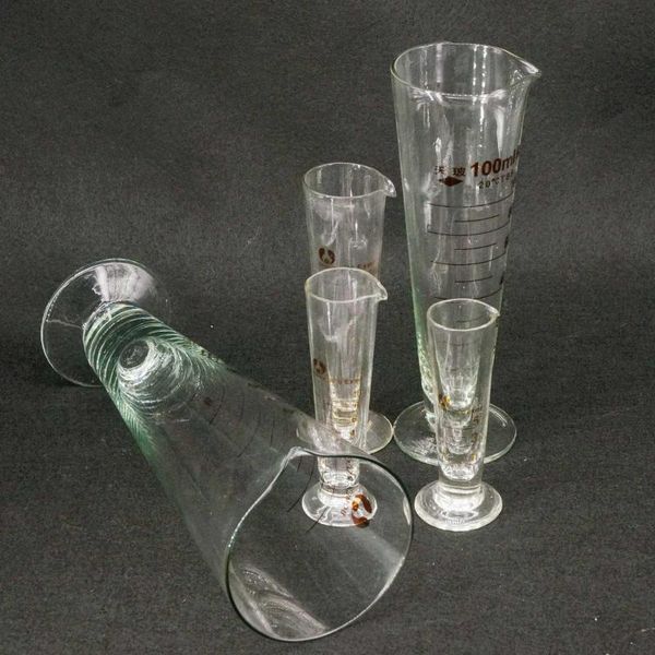 

5ml/10ml/20ml/25ml/50ml/100ml/250ml/500ml/1000ml lab lead-glass footed apothecary measuring cone beaker conical