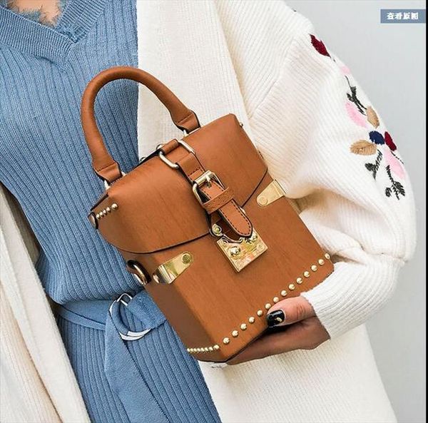 

2020 new wave korean version of the box fashion simple wild messenger bag drop shipping