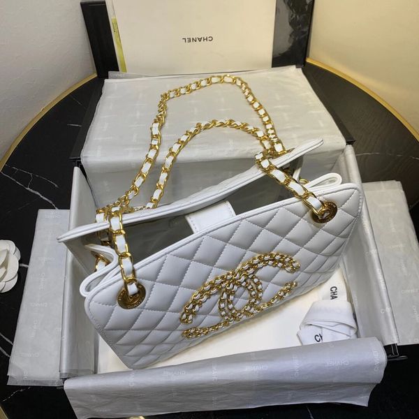 

2020 new chain shoulder bag exquisite logo hardware chain wild small square bag art embroidery surface classic fashion messenger bag