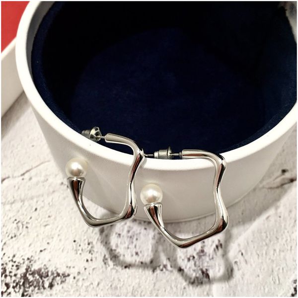 

2020 personality geometric metal circle pearl modelling design earrings simple fashion women temperament style hoop earrings new with box, White