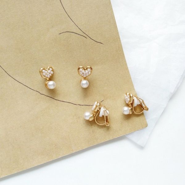 

korean sweet girl fashion beautiful love shape small stud earrings women simple temperament imitation pearl ear clip accessories, Golden;silver