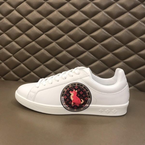 

2020i limited edition luxury fashion men 's low to help comfortable casual shoes ,high -end outdoor sports shoes ,size :38 -45, Black