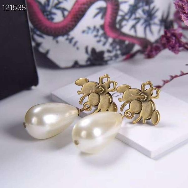 

bee-bee-pearl studs are a fashion seller in europe and the us luxury custom women's earrings, Golden;silver