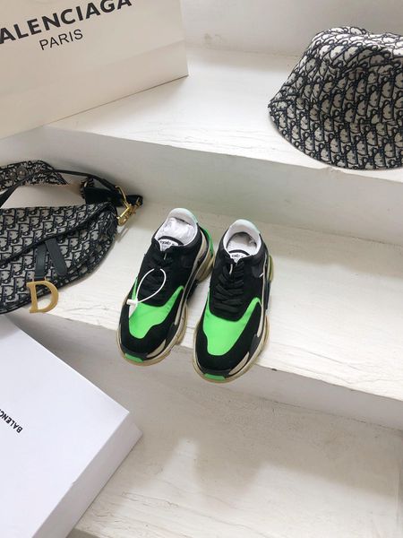 

2020 new brand-name shoes triple s clear sole sneakers vacuum increase outsole brand design advanced craftsmanship fashion comfo