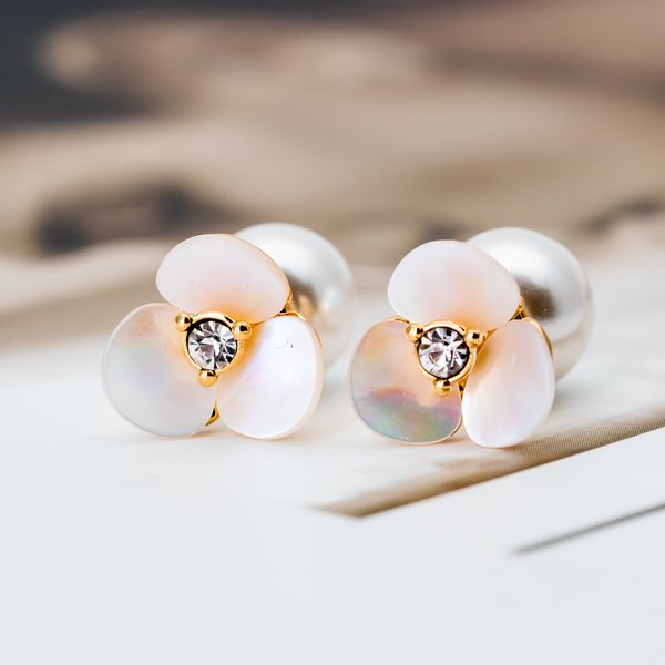 

2020 new fashion designers earrings small daisy flower before and after pearl light silver earrings with pearl sales, Golden