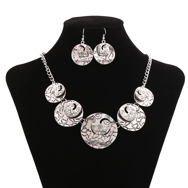 

lzhlq vintage carved round rhinestone necklace metal hollow plated necklace fashion women sweater chain jewelry accessories, Silver